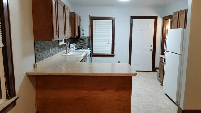 Foto del edificio - 608 E Court St