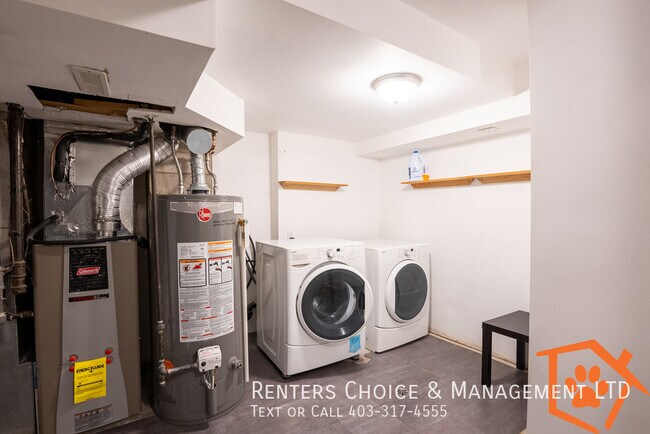 Photo du bâtiment - Updated Lower Level 2 Bedroom  Suite with Storage