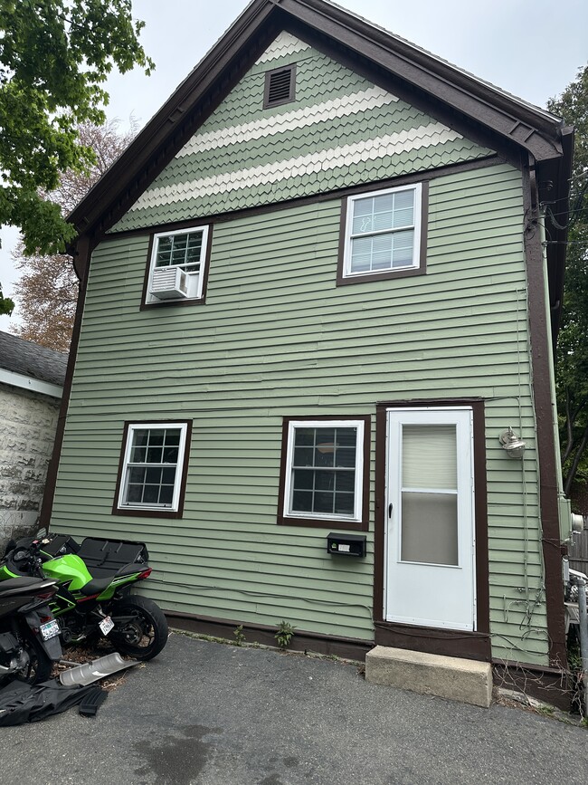 Foto del edificio - 76 College Ave