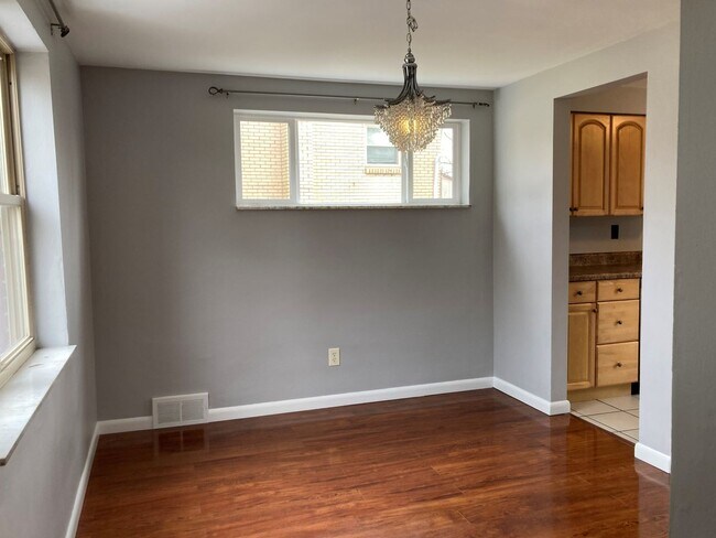 Building Photo - $1450/mo -  Family Home 3Bd/1Ba - Availabl...