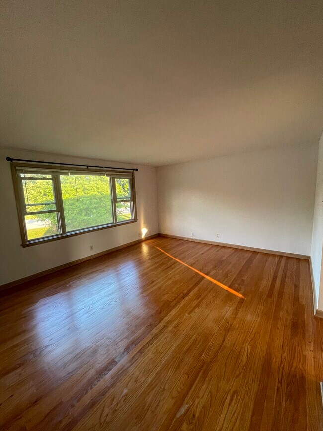 Foto del edificio - 6073 S Lake Dr