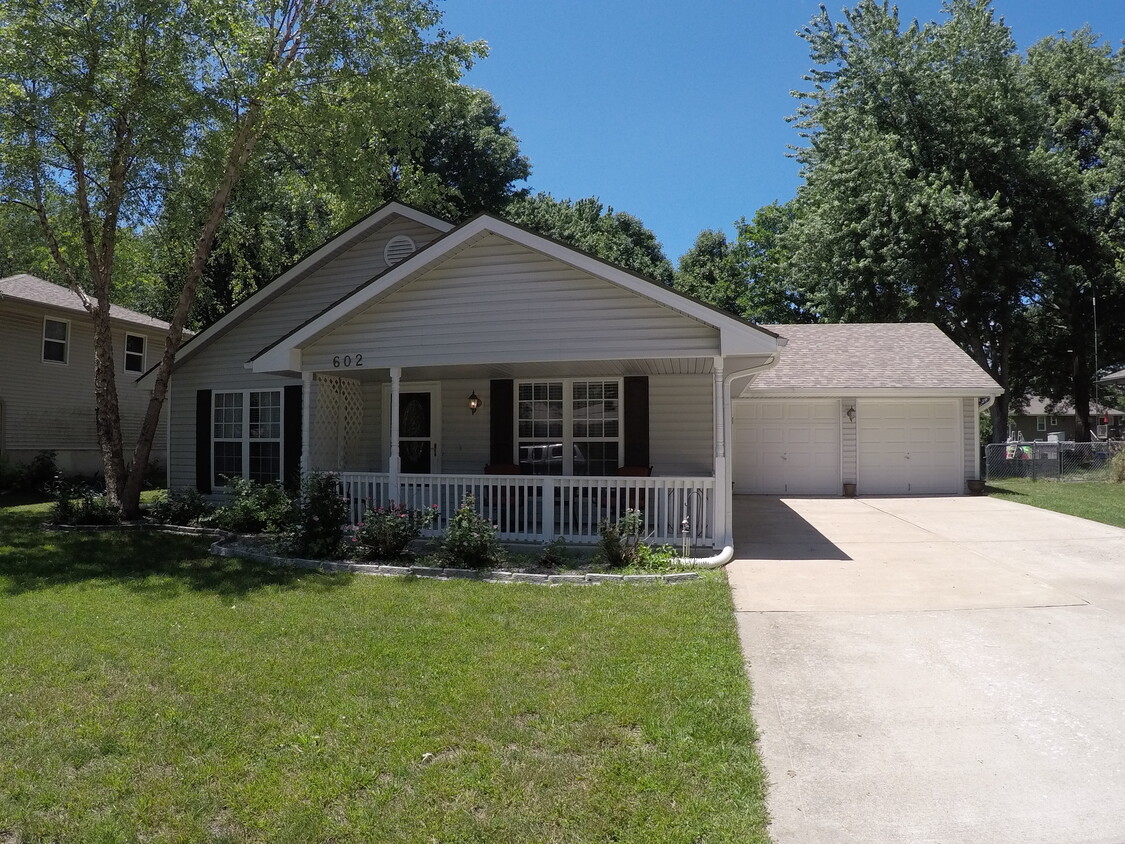 602 Hamblen Rd, Greenwood, MO 64034 House Rental in Greenwood, MO