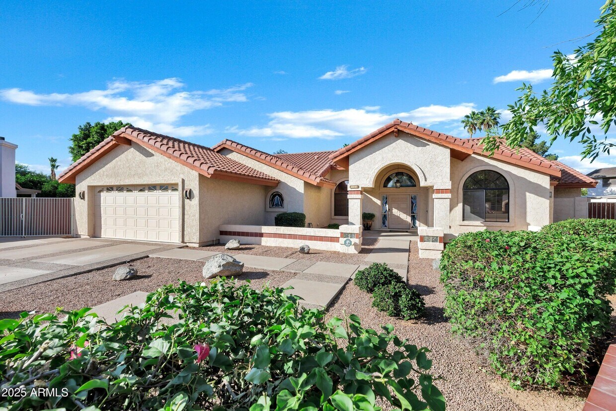 Foto principal - 322 E Gary Cir