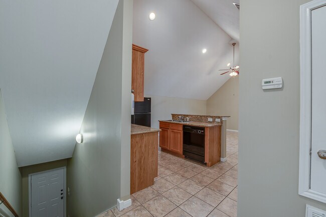 Building Photo - 3616 S Hampton Ct