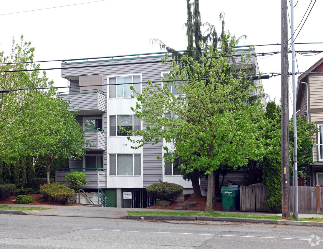 Primary Photo - Broadview Sunset Apartments