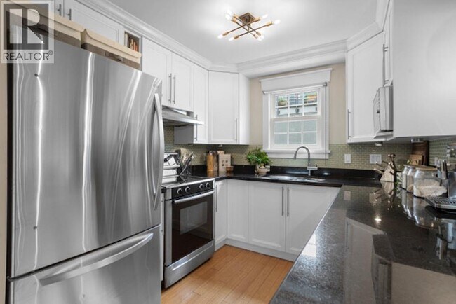 Photo du bâtiment - 136X W 7TH AVENUE