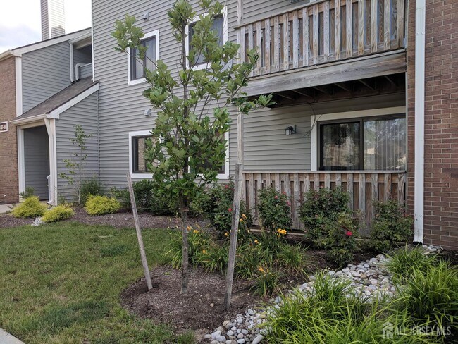 Foto del edificio - 4805 Ravens Crest Dr