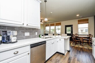 Building Photo - 87 Blue Creek Pl