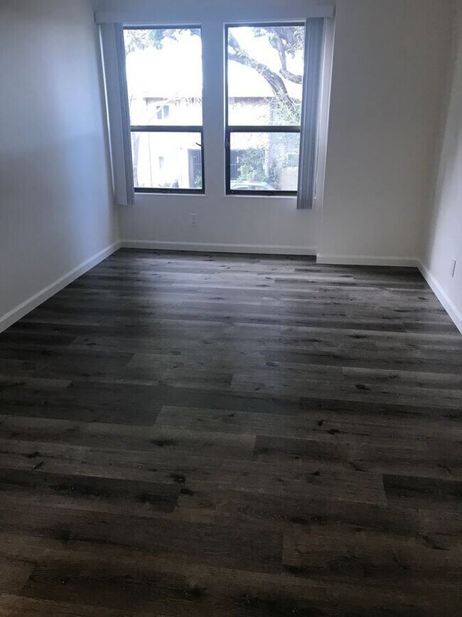 Foto del edificio - 6615 Schmidt Ln