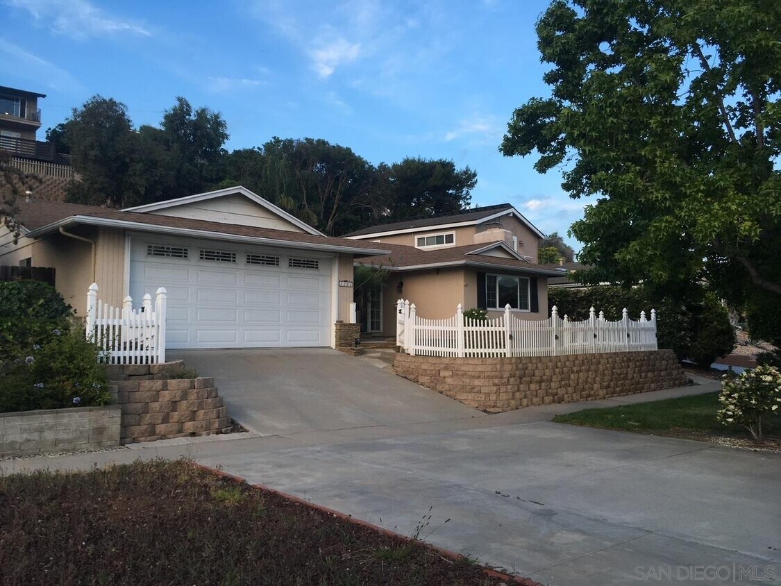 Foto principal - 5201 Foothill Blvd