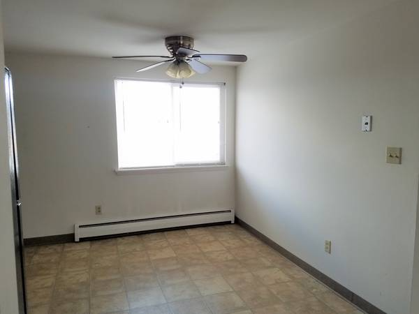 Building Photo - 17 Losson Garden Dr