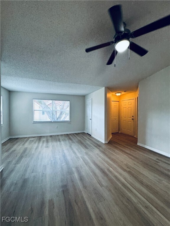 Foto del edificio - 12700 Equestrian Cir