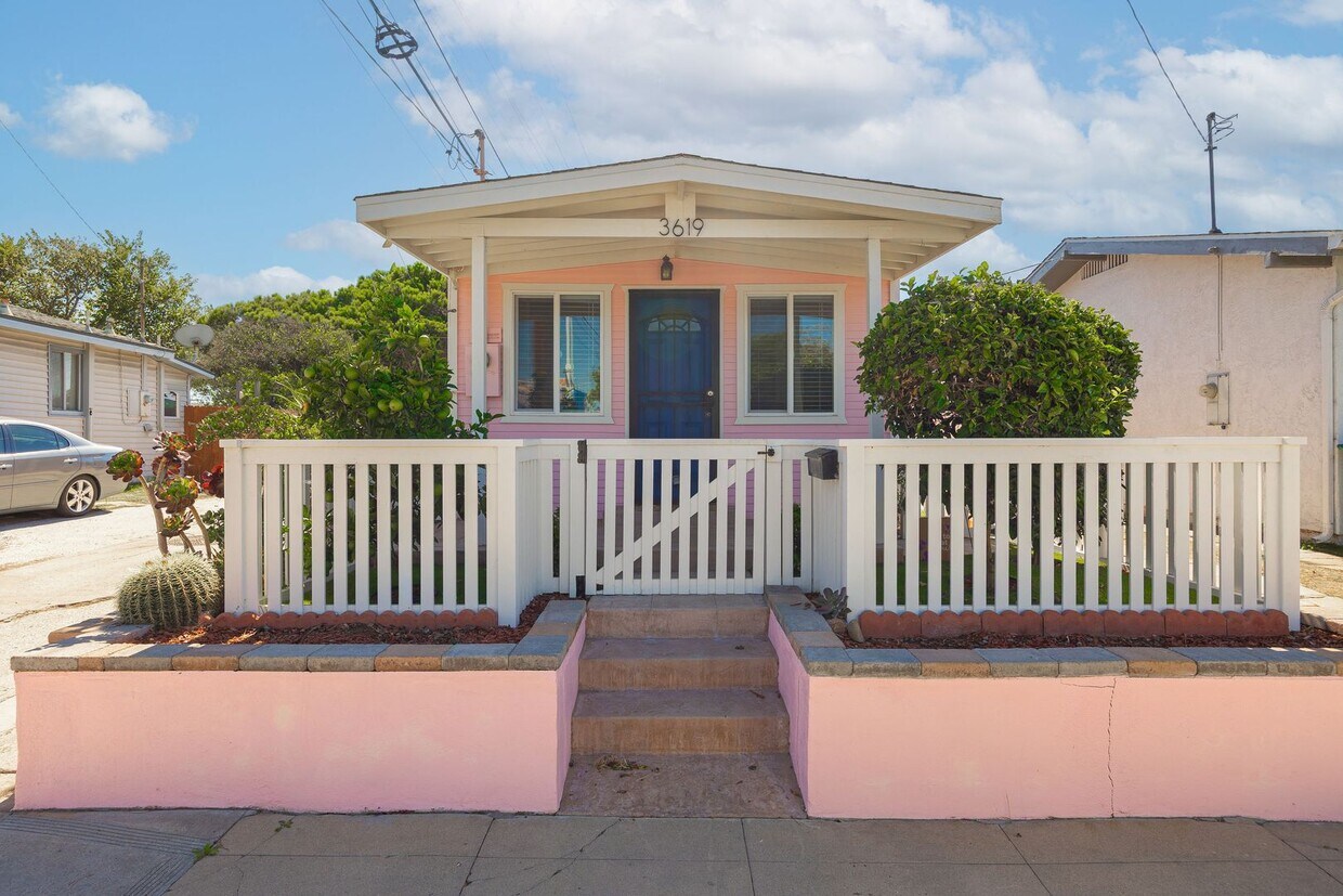 Foto principal - Beautifully Upgraded 2 Bedroom Starter Home!