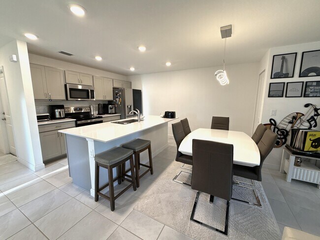 Foto del edificio - 6794 Broadwater Ln
