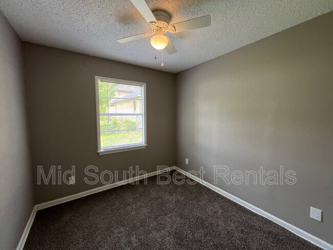 Building Photo - 2618 Mirror Ave