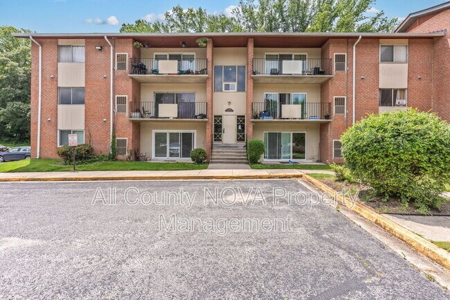 Building Photo - 2303 Olson St