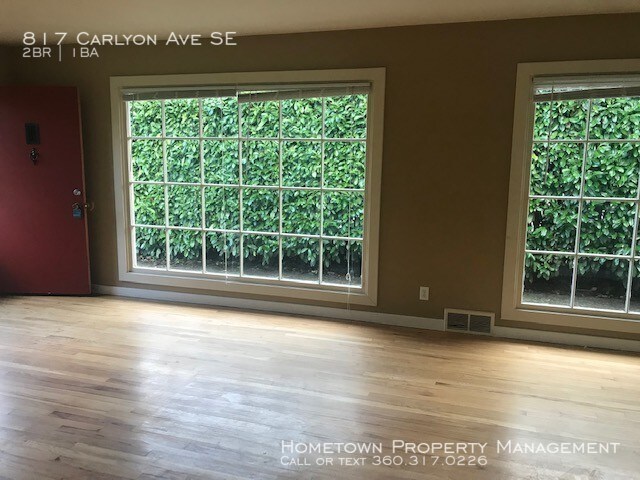 Building Photo - 817 Carlyon Ave SE