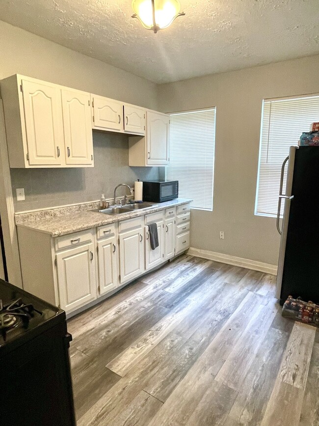 Kitchen (dishwasher to be added) - 1029 N Keystone Ave