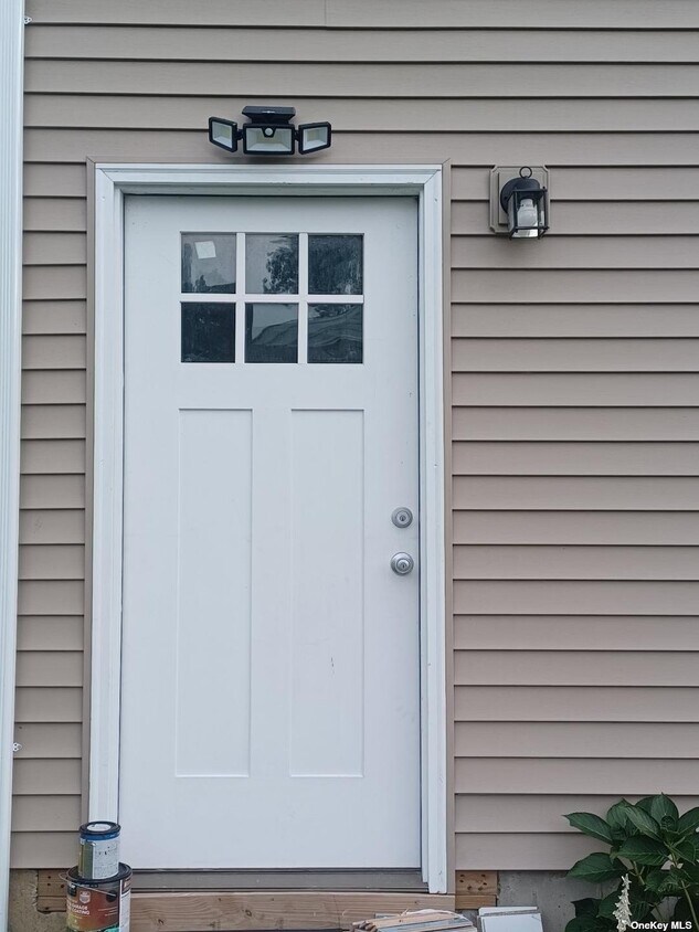 1127 Ferndale Blvd, Central Islip, NY 11722 Room for Rent in Central