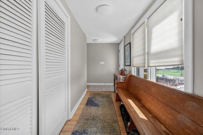 Foto del edificio - 15 Chase Ln