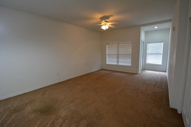 Foto del edificio - 1830 Sandhill Crane Dr