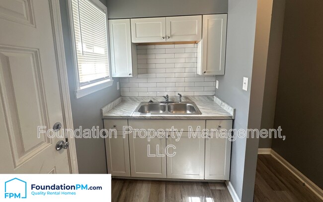 Building Photo - 3105 Yale Ave