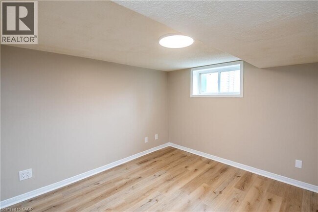 Photo du bâtiment - 66 Weir St S