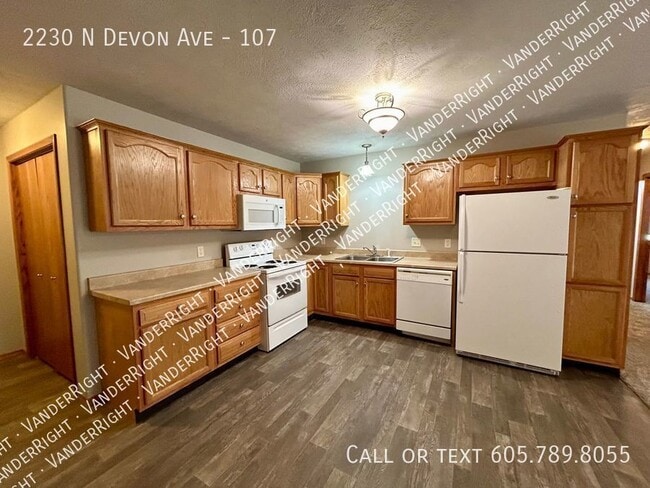 Building Photo - RARE 2 Bedroom 2 Bathroom Tea Apartment!