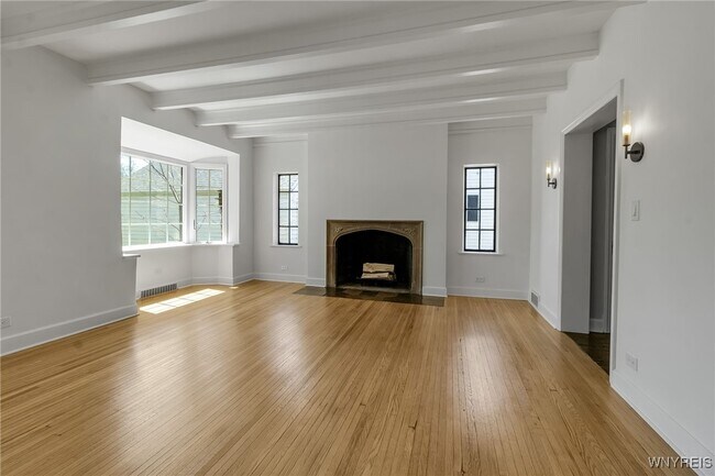 Foto del edificio - 305 Girard Ave