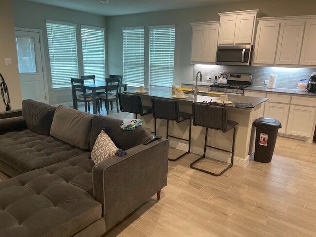 Photo - 11512 Harp Ln House