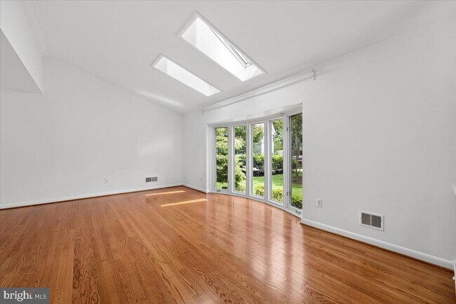 Foto del edificio - 9202 Wilmett Ct