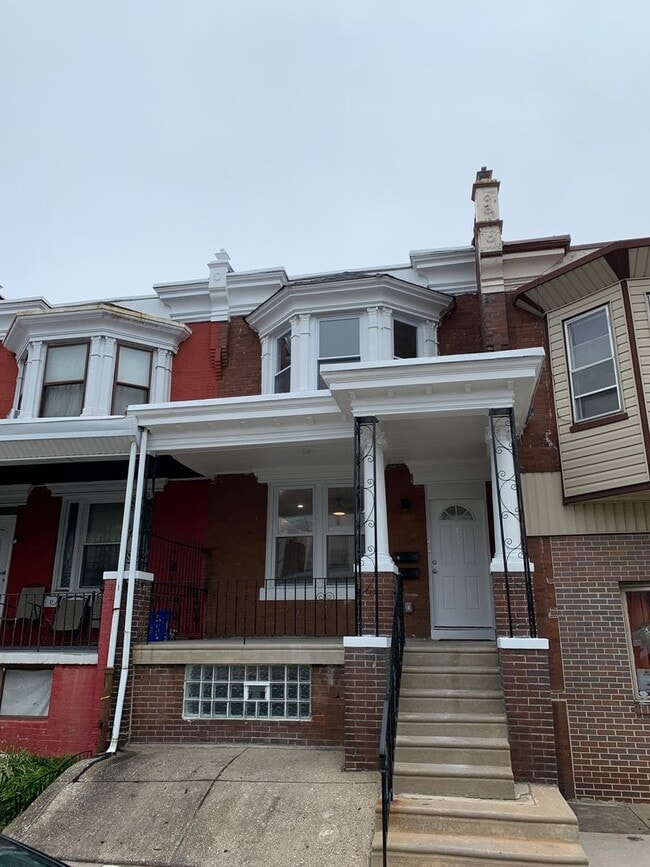 Building Photo - 431 S 56th St