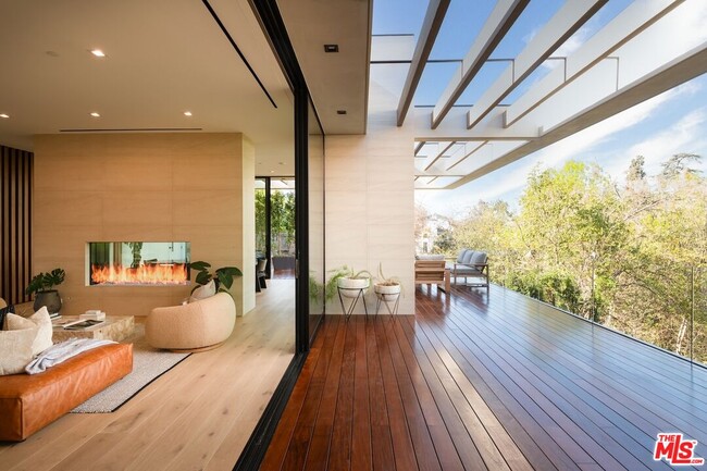 Foto del edificio - 3748 Berry Dr