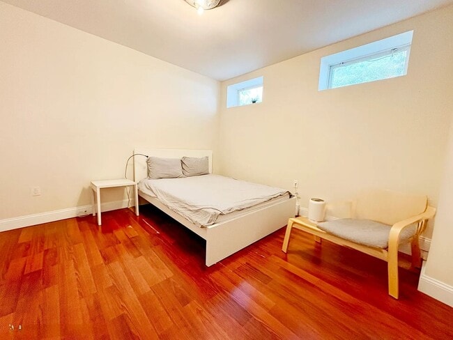 Building Photo - Central Brookline Location, Heat, Hot Wate...