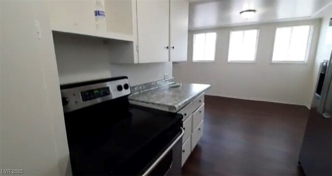 Building Photo - 180 N Jones St