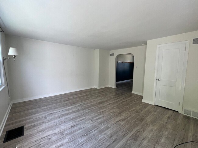 Foto del edificio - Coming Soon! Beautiful 3bd 1ba Lancaster semi-detached Home