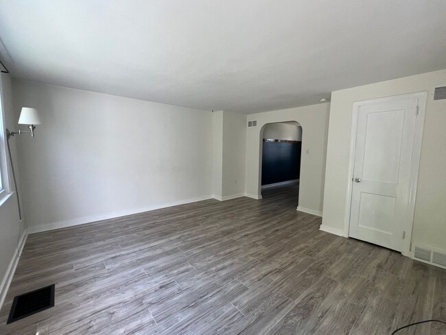 Foto del edificio - Three bedroom one bath Lancaster townhomes