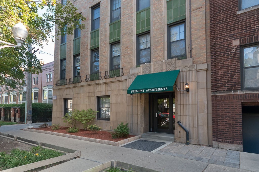 Primary Photo - 3834 N Fremont St