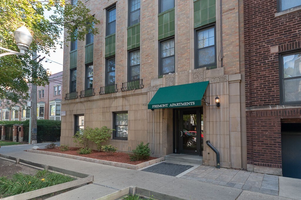 Primary Photo - 3834 N Fremont