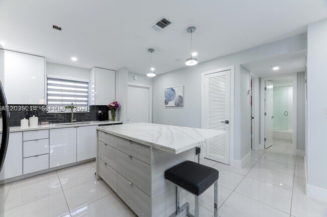 Foto del edificio - 3351 NW 85th Ave