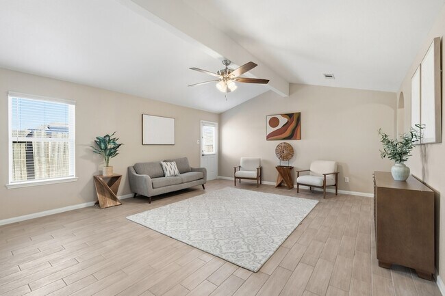 Foto del edificio - 1001 Strawberry Ridge Dr