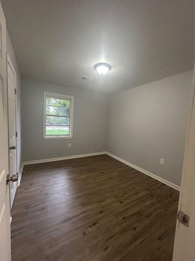 Building Photo - 371 Modder Ave