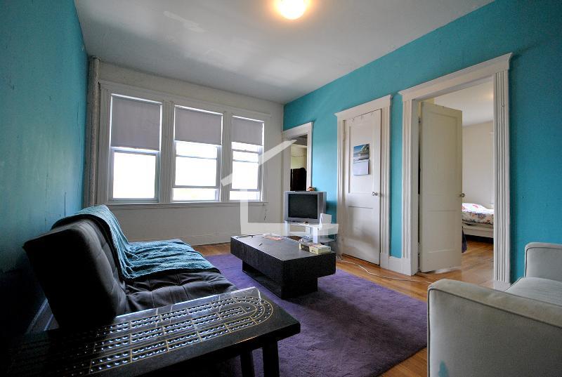 Foto del edificio - 1626 Comm.Ave Unit 12