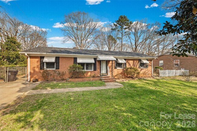 Foto del edificio - 1037 Stoneybrook Ln