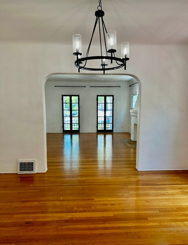 Foto del edificio - 1104 E California Ave