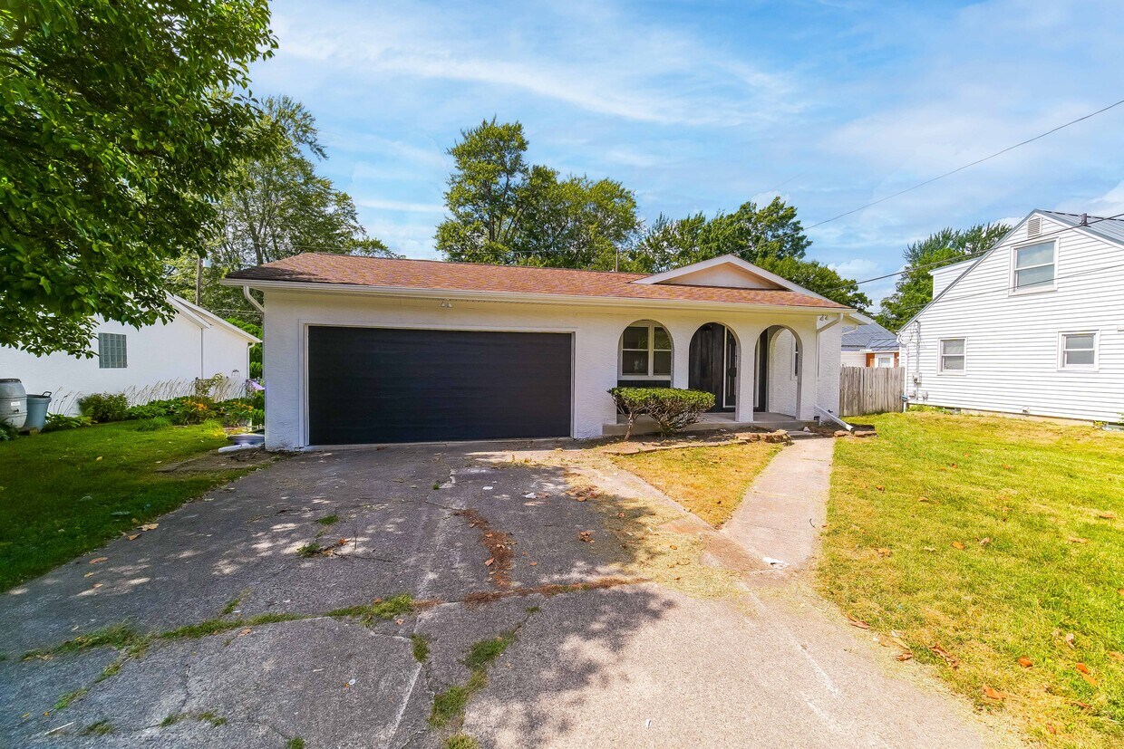 Primary Photo - 4871 Glenburn Ave