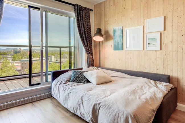 Building Photo - 34 Bd Charest O