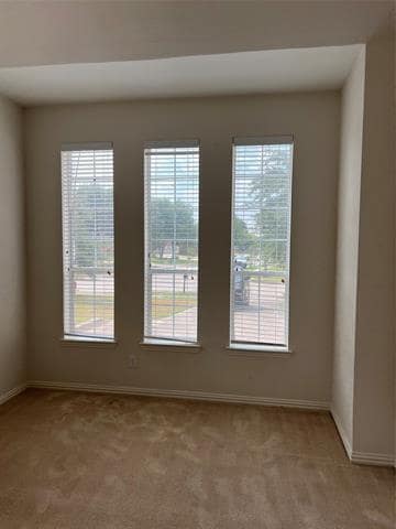 Building Photo - 10202 River Bend Dr