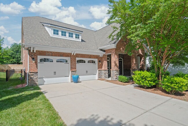 Building Photo - Gorgeous 4 Bedroom Home Off Carmel Road!