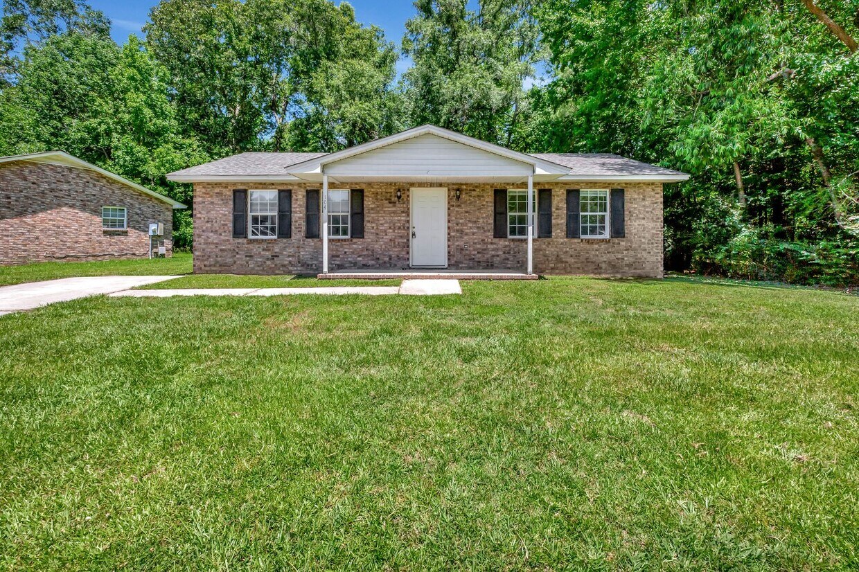 Foto principal - Charming single-story ranch-style home loc...